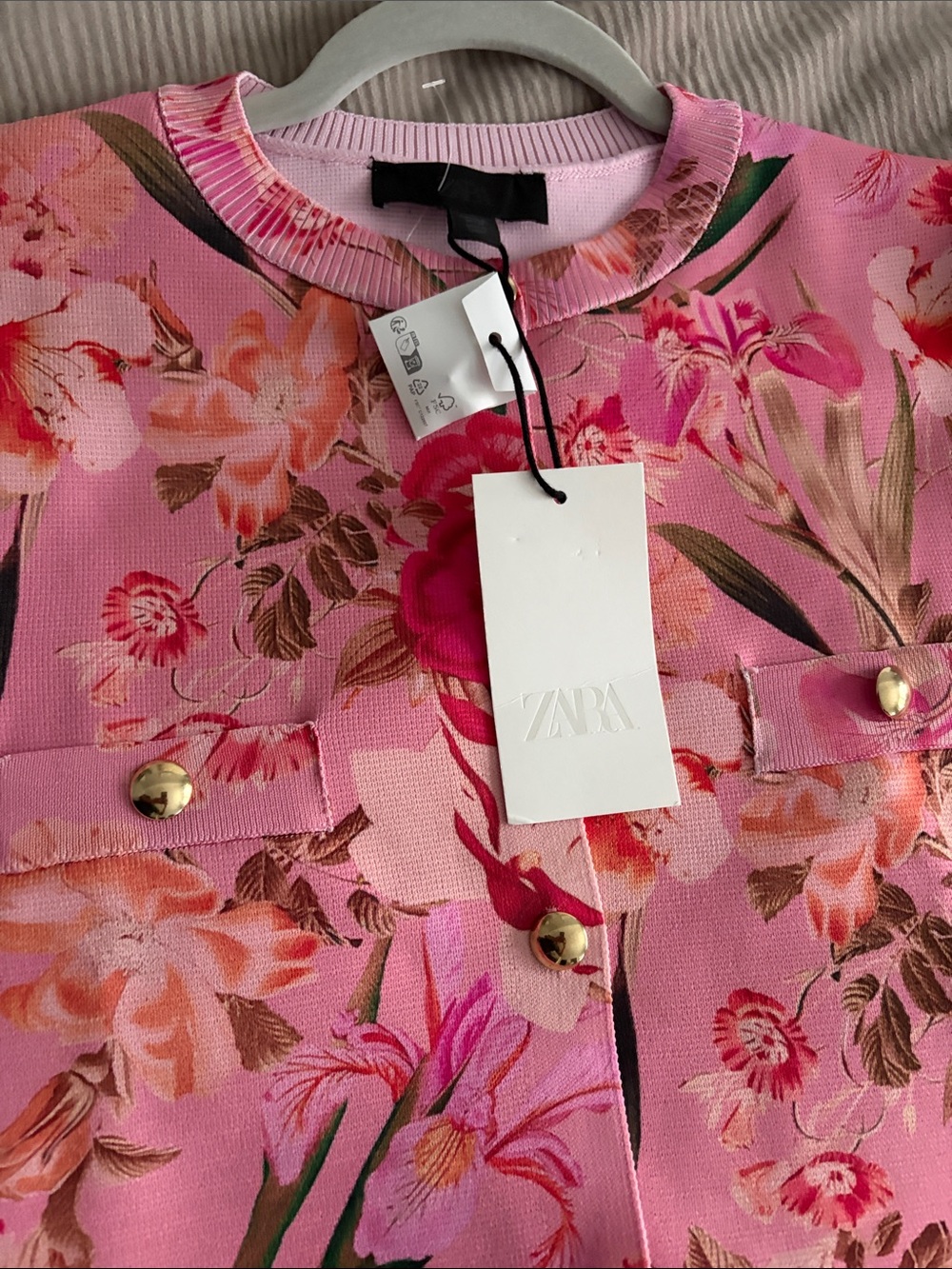 Floral Pink Short Sleeve Cardigan with Gold Button Detail/ Size XL - Picture 8 of 8